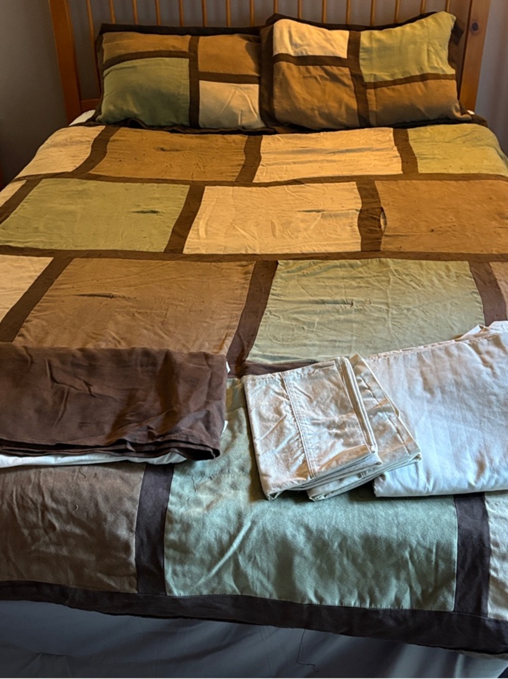 Neutral Patchwork Comforter Set in Green, Brown, Cream - Unbranded